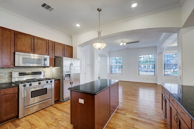 Photo - 7539 Highmeadow Dr