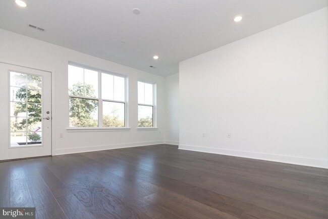 Photo - 215 Lewis Fisher Dr