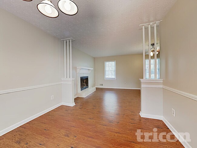 Photo - 190 Canterbury Ln