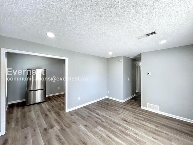 Photo - 5014 Shubert Cove