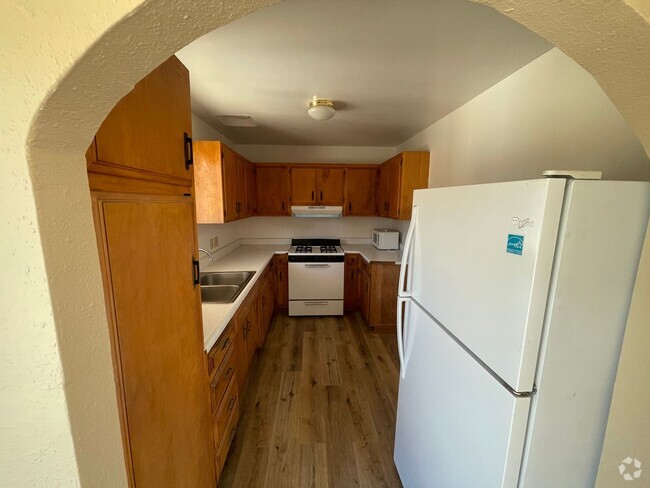 Building Photo - Cozy 3-Bedroom Home Near 29 Palms Base & J...