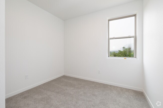 2BR, 1BA - 575SF - Secondary Bedroom - Sumner House