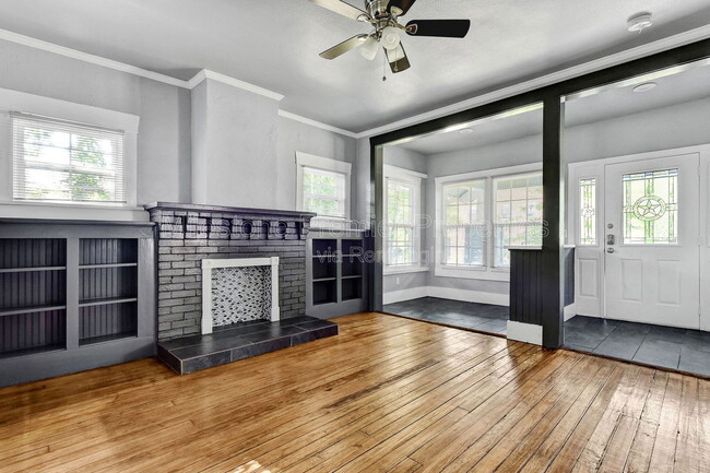 Photo - 105 W Morton St