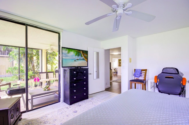 Photo - 18258 Covina Way Unidad 102