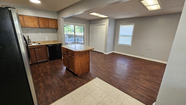 Photo - 213 N Pecan St