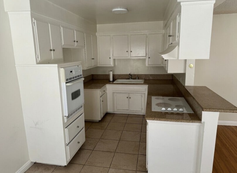 Photo - 404 E Hyde Park Blvd