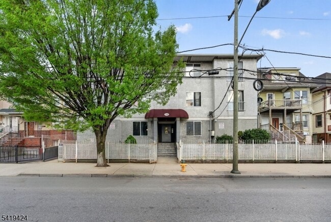 Photo - 485 Broadway Unit 11