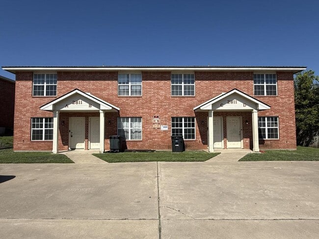 Building Photo - 2811 Cantabrian Dr