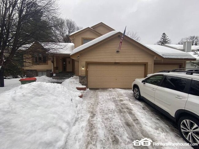 Building Photo - Unique 5BR/4BA 5 Level Home Available 11/4!