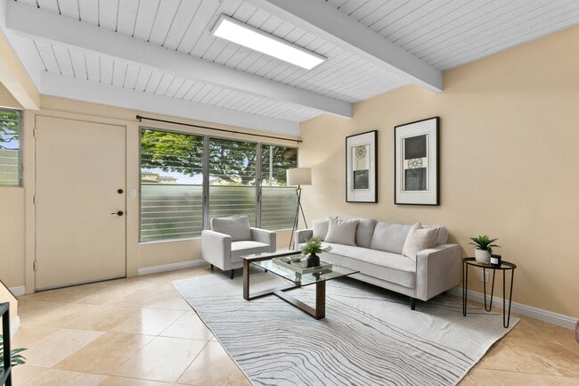 Kahala Tropic Gardens 2 bed 1.5 bath Fully... - Kahala Tropic Gardens 2 bed 1.5 bath Fully... Townhome
