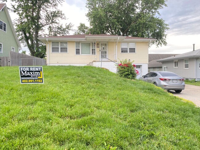 Photo - Beautiful 3 bed 1 bath house, over sized driveway, garage and fenced in back yard $1,795