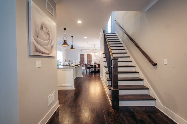 Photo - 2423 Elliott Ave