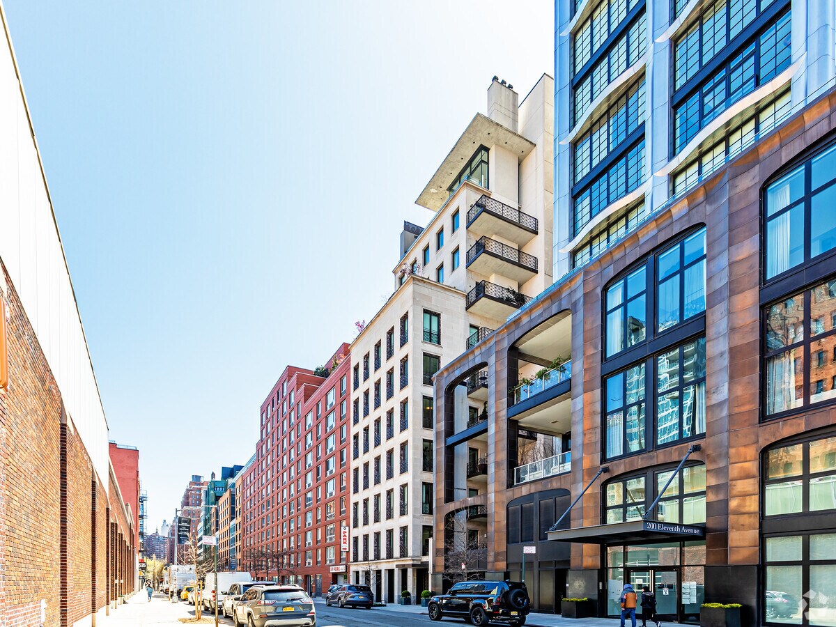 Photo - 560 W 24th St