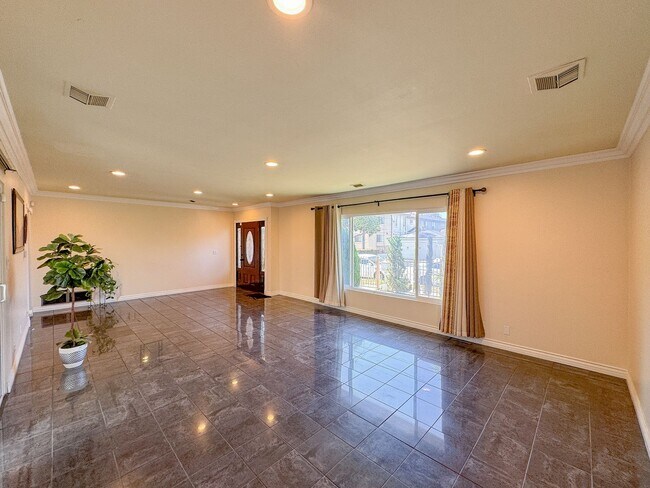 Photo - 3Bd 2Ba House in Hawthorne w/backyard 2 car garage