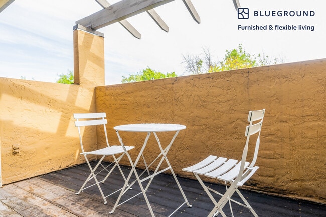 Photo - 1600 Villa St Unidad FL3-ID939