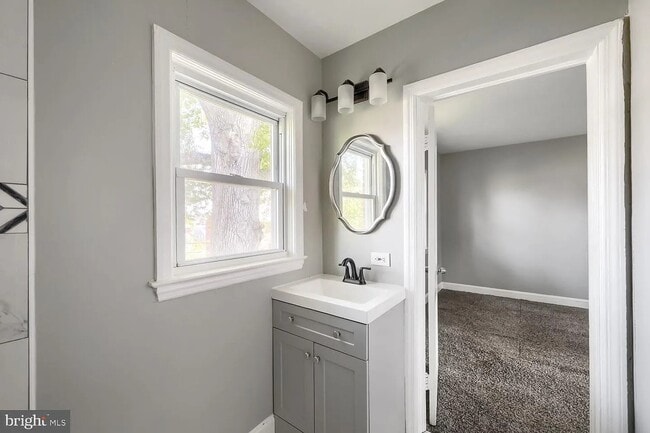 Photo - 2908 Clearview Ave