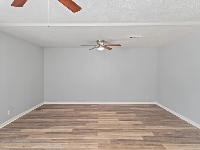 Photo - 5427 Willow Glen Dr