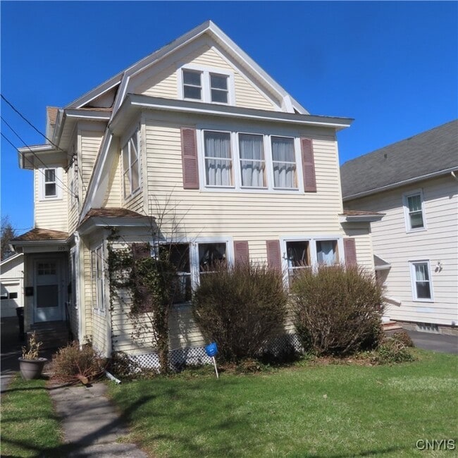 Building Photo - 105 Twin Hills Dr Rental