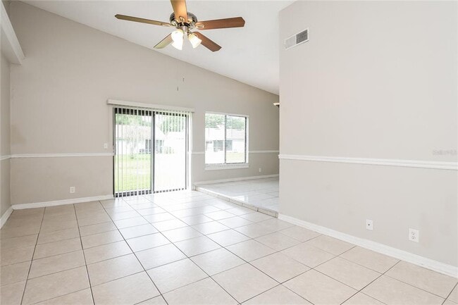 Photo - 820 E Flag Ln