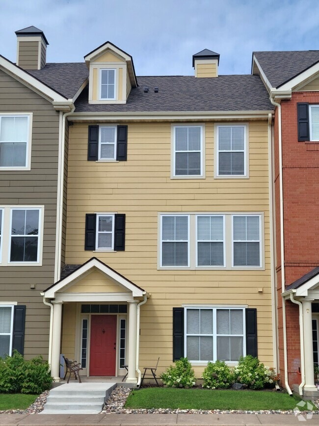 Building Photo - 10266 Bleeker St Rental