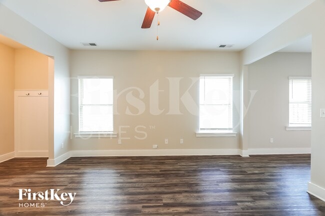 Photo - 1380 Woodridge Pl