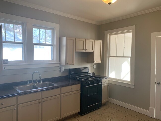 Photo - 2022 Schaeffer Pl