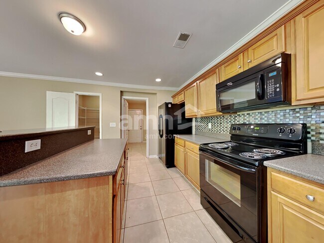 Photo - 138 Graduate Ln