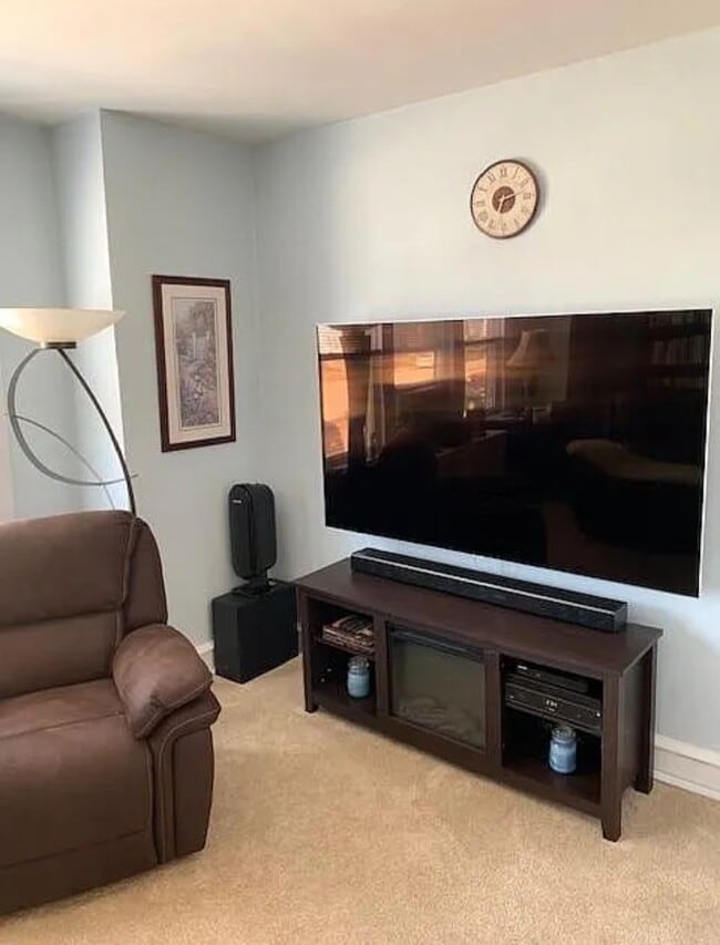 Photo - 690 Pont Reading Rd