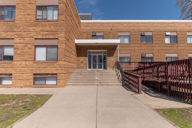 Building Photo - NIC 44 Rental