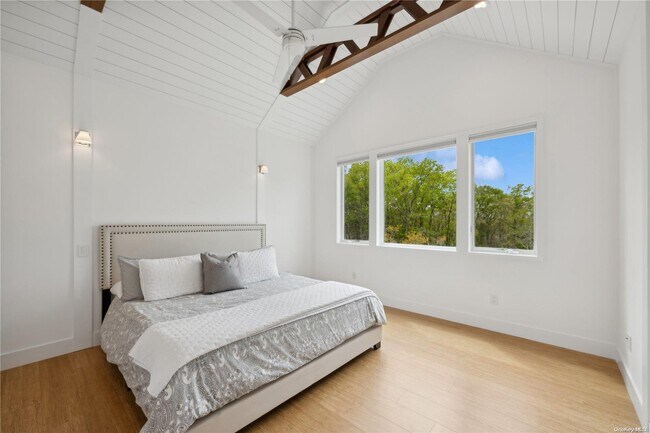 Photo - 15 Hillside Ln