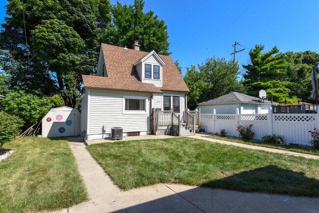 Photo - 170 N 69th St Unit Back House