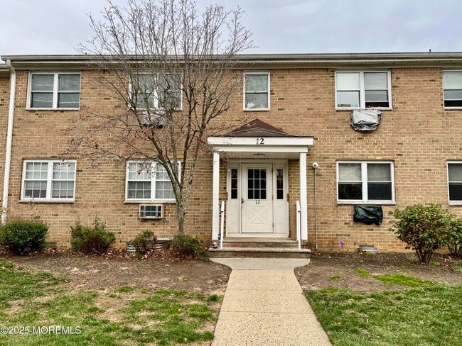 Building Photo - 12 Manchester Ct Unit H