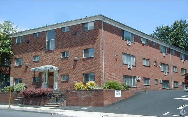 Photo - 106 Mill Rd Apartments
