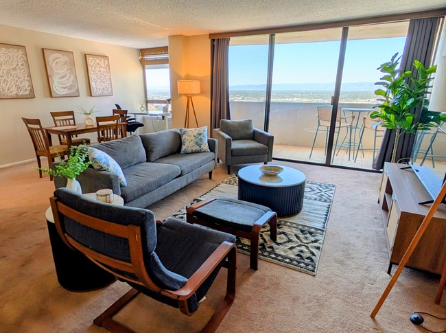 Building Photo - 1020 15th St Unit 40N