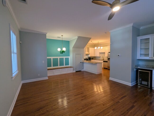 Photo - 305 E Henry St