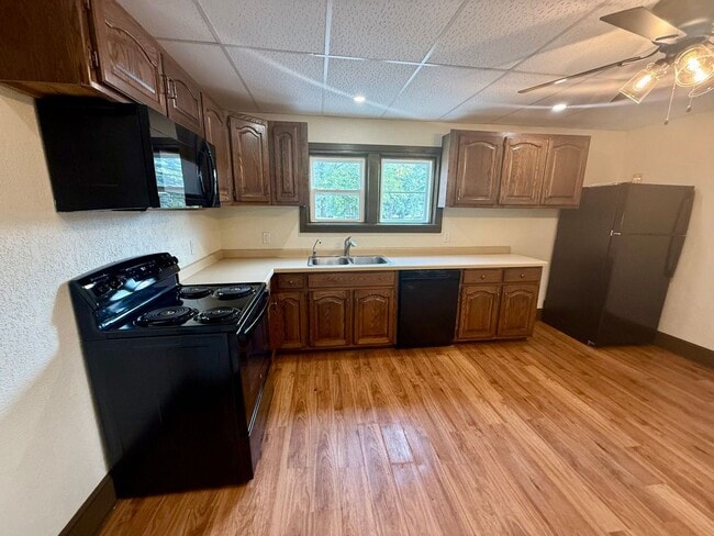 Building Photo - 915 S 3rd Ave Unit Lower