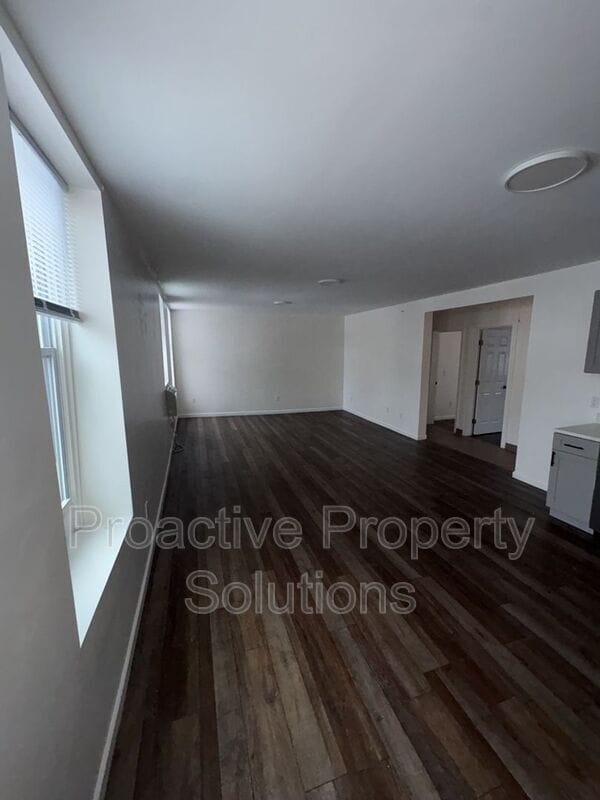 Photo - 730 N Main St