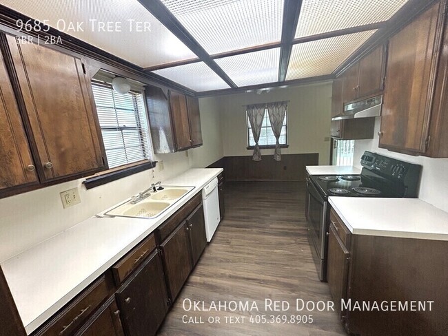 Photo - 9685 Oaktree Terrace