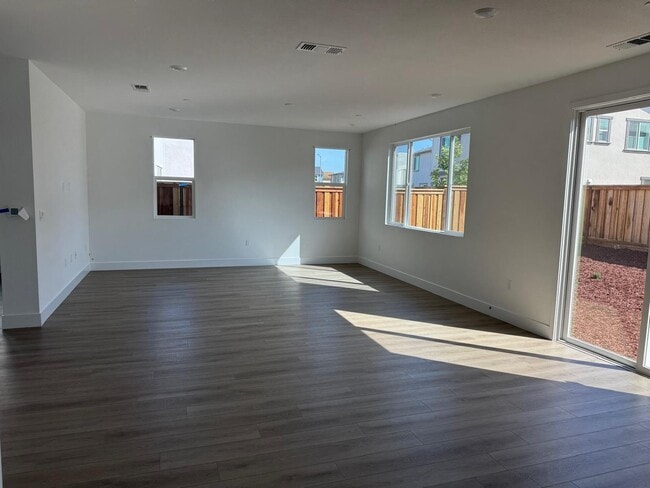 Photo - 2836 Wrangell St