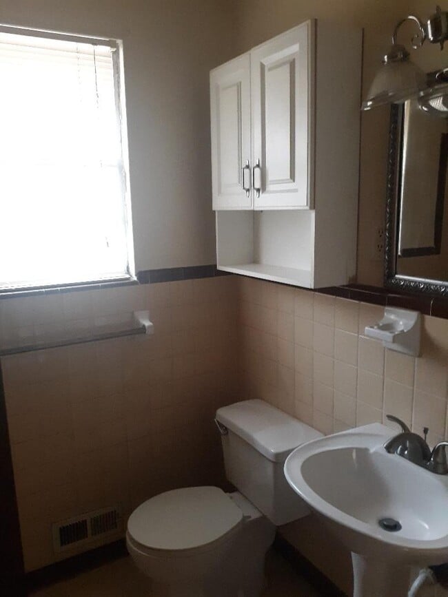 Photo - "Charming 2-Bedroom Oasis with Modern Comforts in Jonesboro!" Unit Apt. C