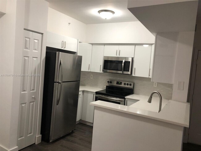 Photo - 101 SW 117th Ave Unidad 205 Rental