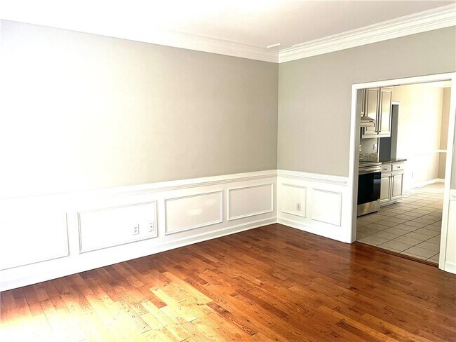 Photo - 355 Tigris Way