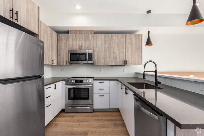 Building Photo - 1330 Sheridan Blvd Rental