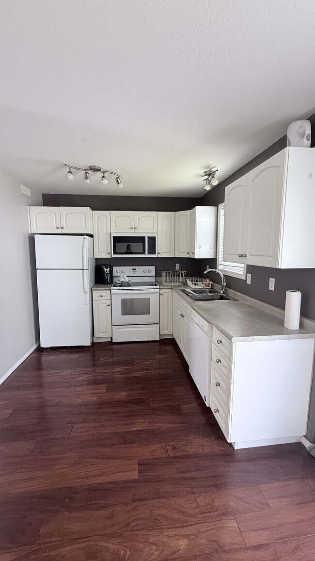 Photo - 135 Pawlychenko Ln