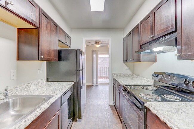 Photo - Monaco Parkway Apartments