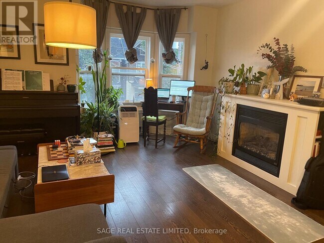 Photo - 716 Ossington Ave