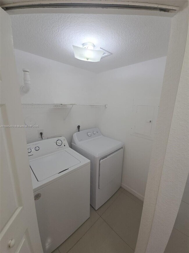 Photo - 2501 Centergate Dr Unidad 204