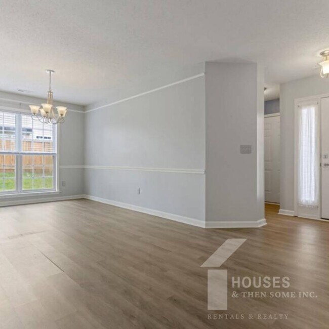 Photo - 110 Stonington Way