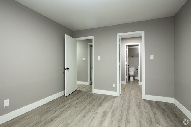 2BR, 1.5BA - 850SF - Sycamore