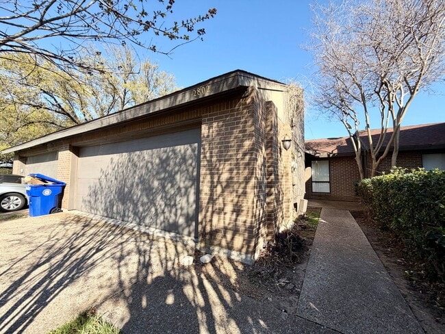 Building Photo - Garage Parking